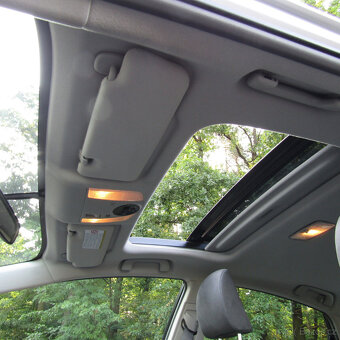 Toyota Prius 1,8i 73kw HYBRID, PLNÝ SERVIS TOYOTA, 121tkm - 17