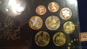 menší sbírka mincí - 17