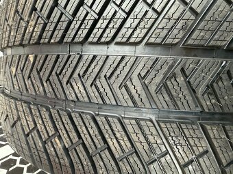 Mercedes E63 AMG W213 - ZÁNOVNÍ ZIMNÍ SADA R19 ORIGINÁL - 17