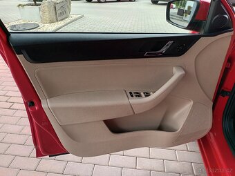 Škoda Rapid 1,4 TSi,90kw,DSG,PANO,TAŽNÉ - 17