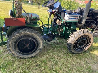 Malotraktor s vlečkou a příslušenstvím - 17