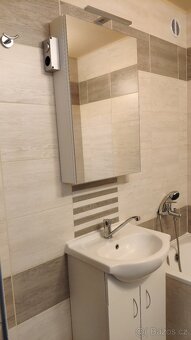 Dlouhodobě pronajmu zařízený a vybavený byt 2+1+ komora - 17