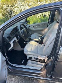 Mercedes-Benz A150, rok 2009, benzín, automat 1.5 benzín - 17