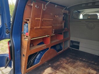 Volkswagen Transporter T5 1.9TDI - 17