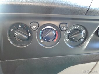 Ford Transit Custom 2.2 TDCi 6 míst L2 - 17