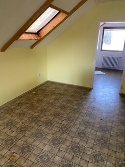 Nabízíme zdarma materiál z demolice – dvoupodlažní dům v Tře - 17