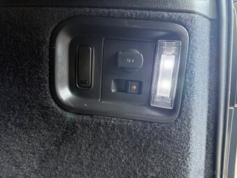VW SHARAN 2.0 TDi HIGHLINE LED NAVI WEBASTO KAMERA TAŽNÉ - 17
