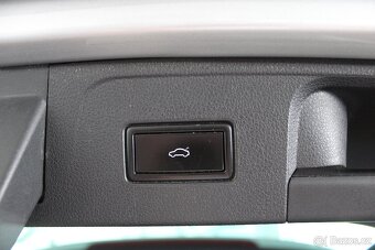Wolksvagen Passat 2.0TDi DSG 140/kW,Highline,Webasto - 17