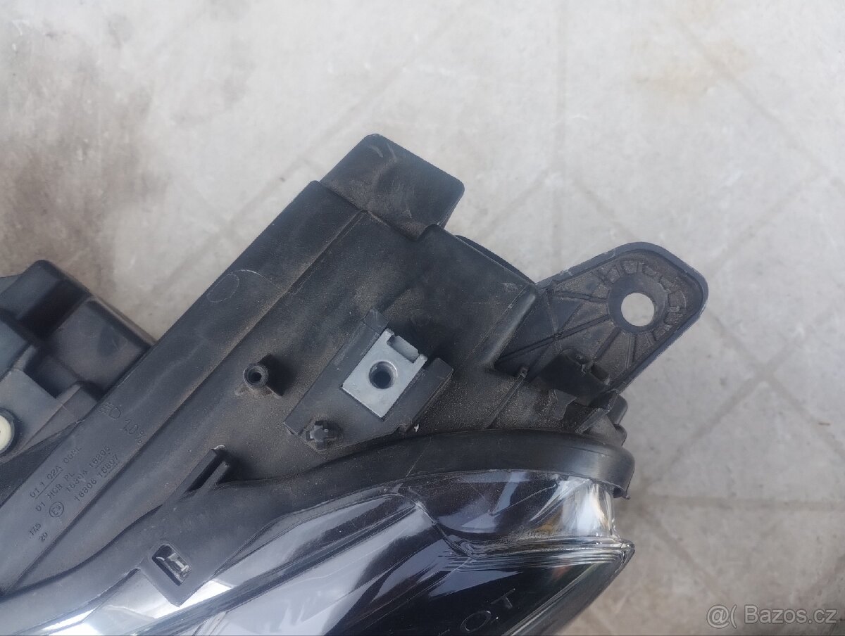 Peugeot 308 P5 t10 plast nárazníku - 18