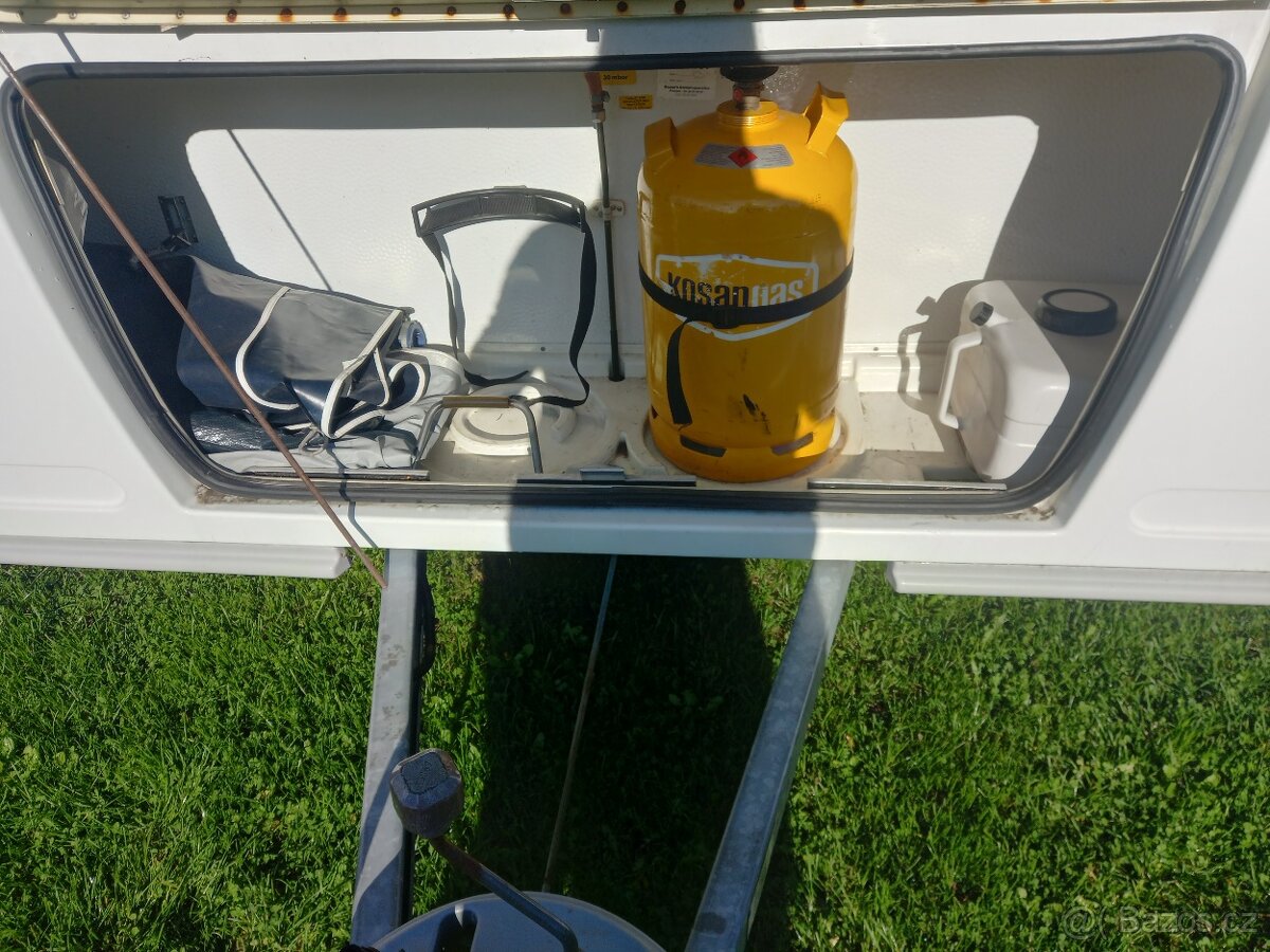 Prodám karavan ADRIA adora 552 PK,r.v 2006,váha 1125/1400/15 - 18