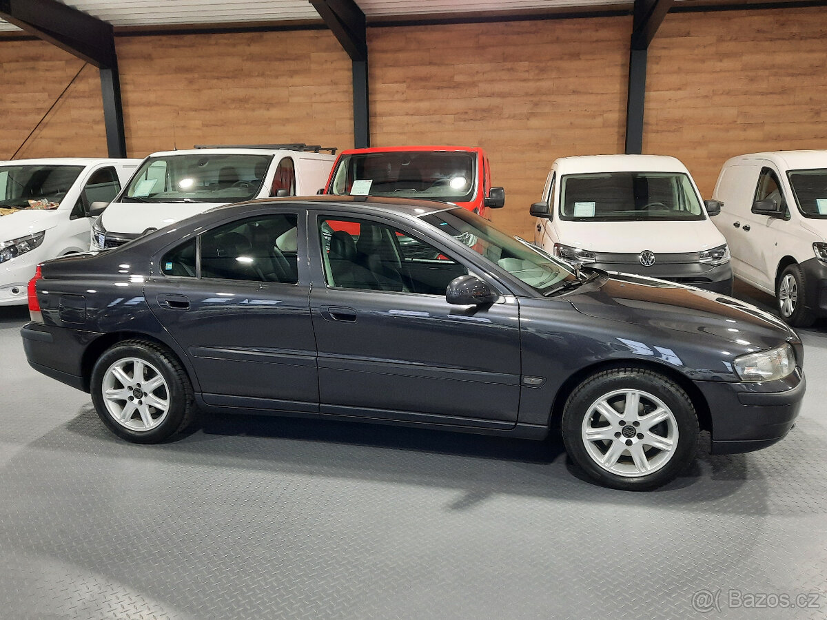 Volvo S60 - 2,4i Comfort TOP stav - 18