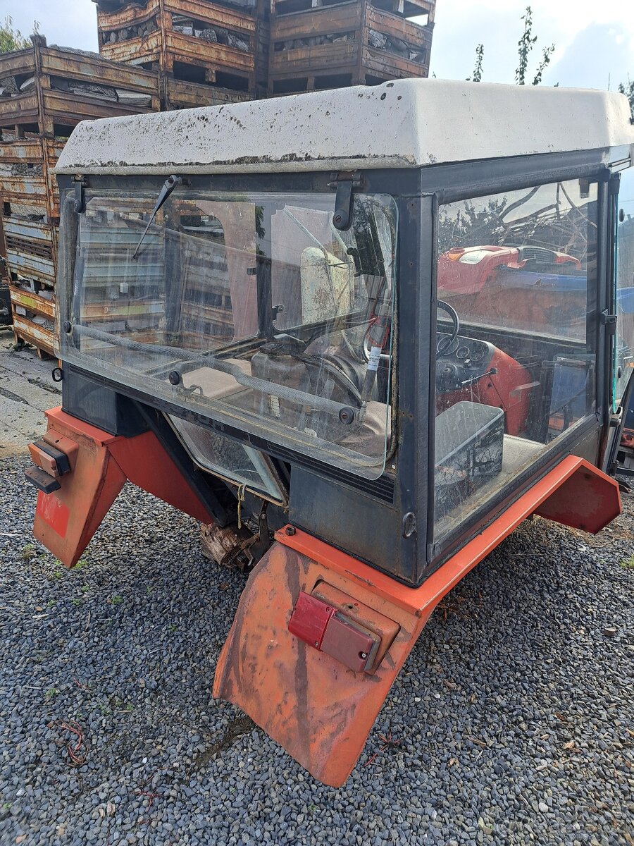 Zetor uřI kabina i rám kabiny s blatníky. - 18