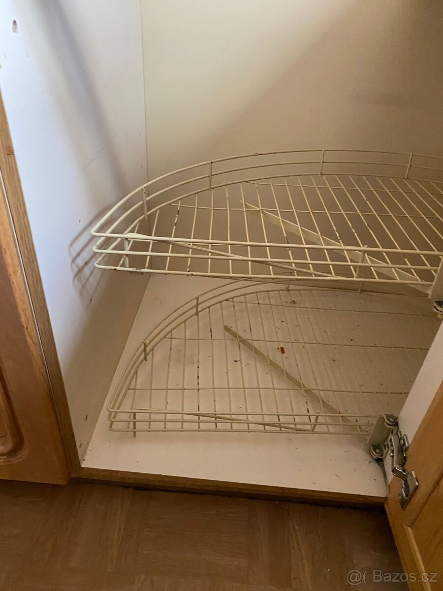 Hnědá kuchyňská linka z Německa se spotřebiči - 18