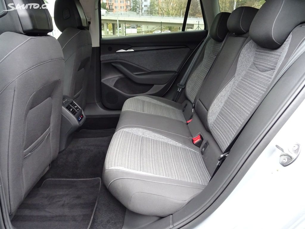 Škoda Superb, 2.0TDI 110kW DSG Selection Výroba 2024 - 18