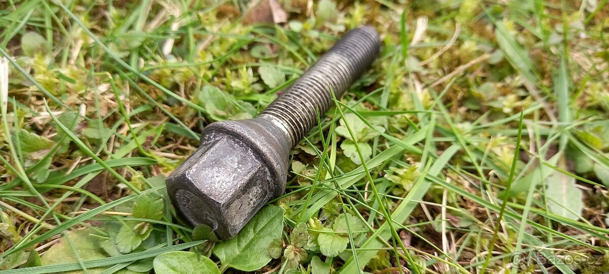 Alu kola Bene PEUGEOT/FORD 15",pneu 195/50R15,podložky 20 - 18