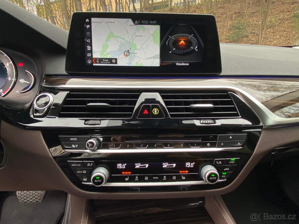 BMW 520d xDrive Touring LuxuryLine 2018 122tkm 4x4 klima ČR - 18