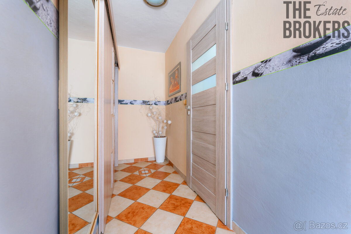 Prodej rodinného domu, celková užitná plocha 187 m², pozemek - 18