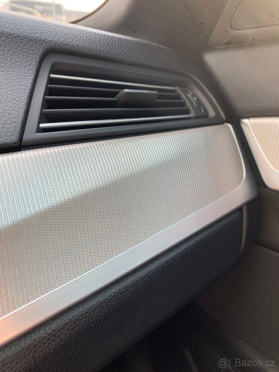 BMW M5 F10 4.4 V8 - 18