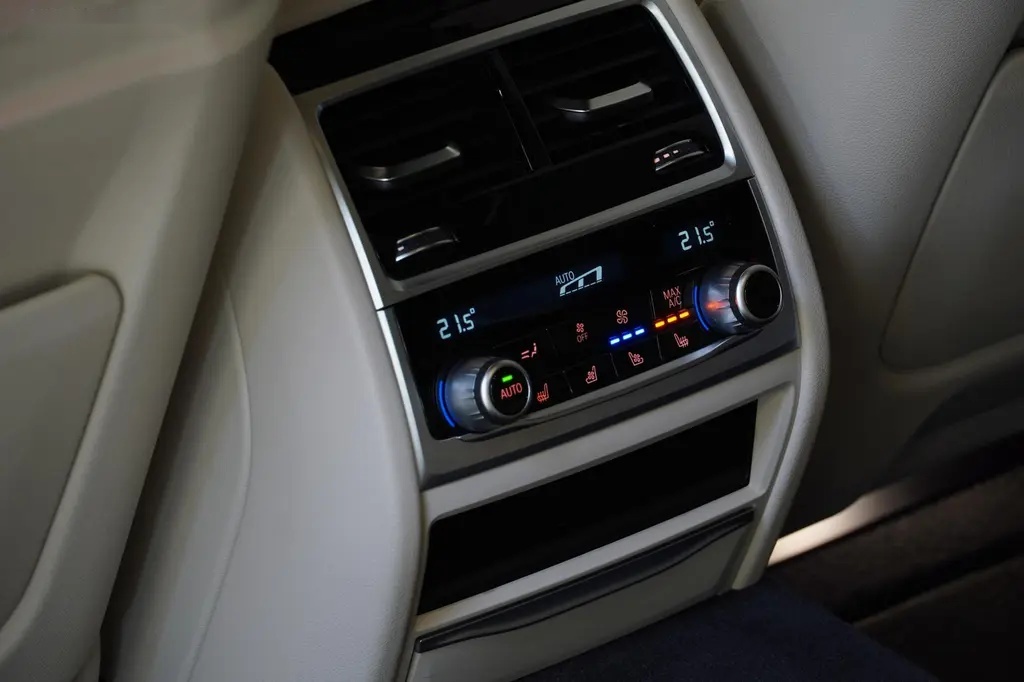 BMW Řada 7, 750Li, Xdrive,ČR,DPH,MASÁŽ, - 18