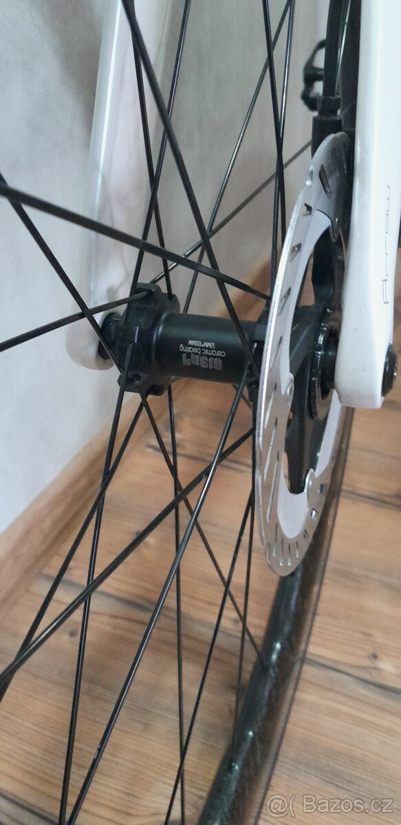 Celokarbonové silniční kolo - 18