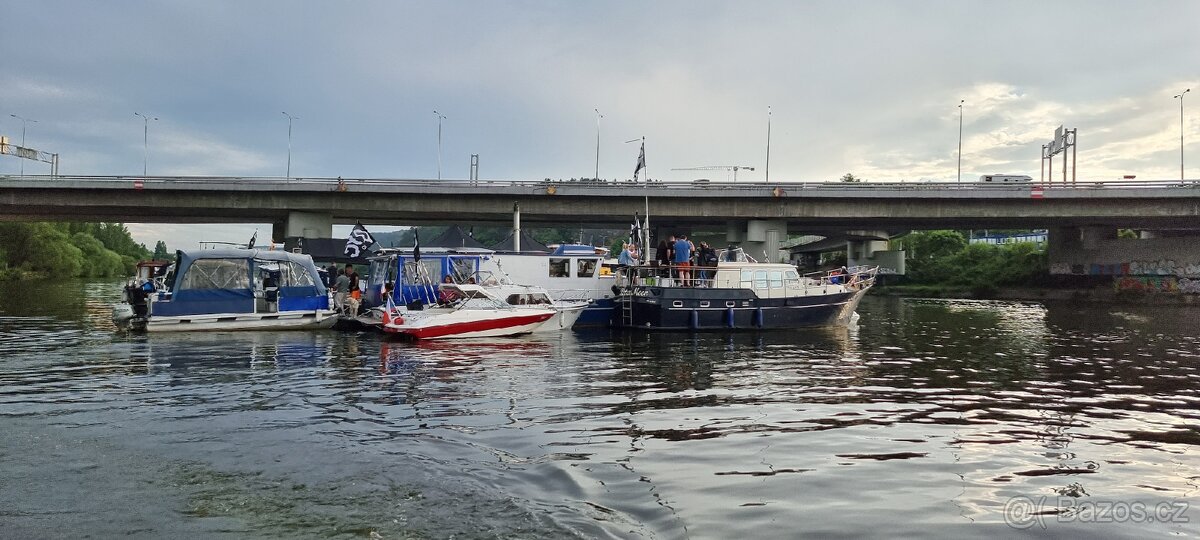 Bayliner 1851SS Capri rychlý motorový člun - 18