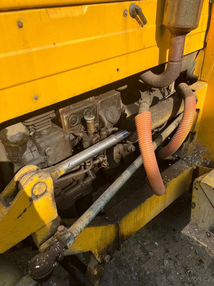 Prodám traktor bagr WARINSKY - 18