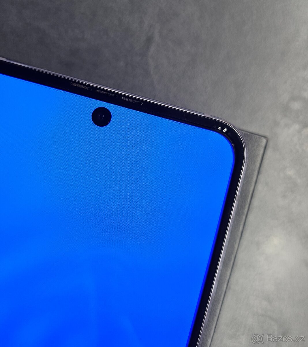 Samsung Galaxy Z Flip4 - 18