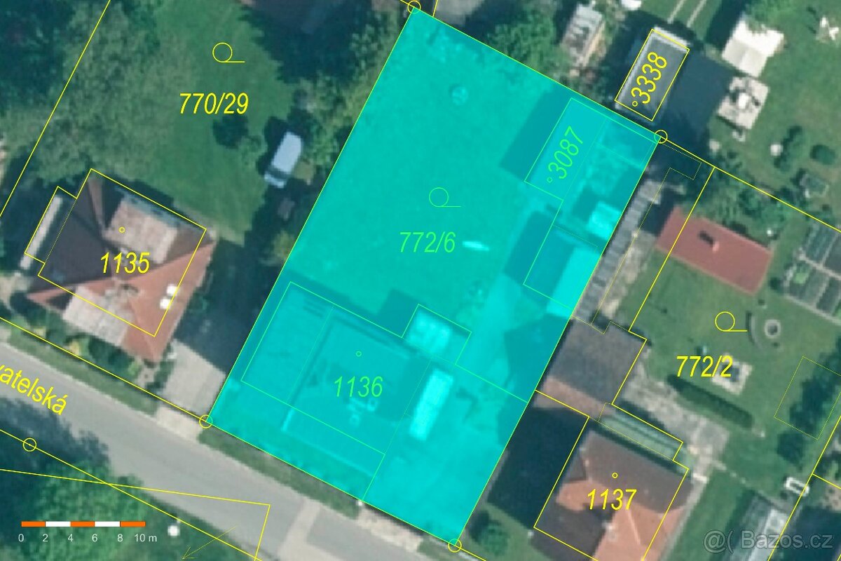 Prodej prostorného rodinného domu s dvěma byty a zahradou - 18