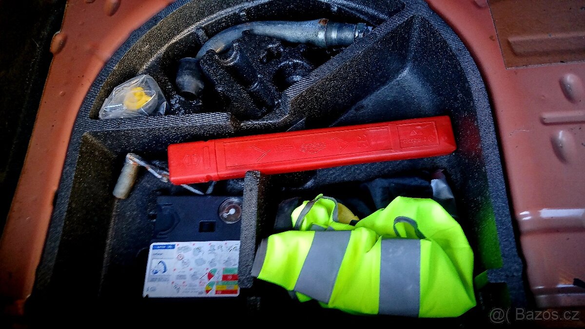 B-MAX 1.6 TDCi,70Kw,Výborný stav. - 18