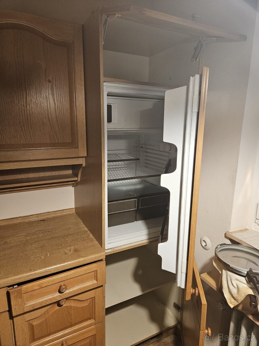 Masivní kuchyňská linka z Německa se spotřebiči - 18