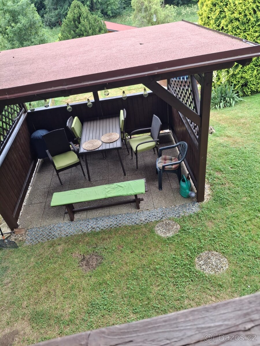 Prodej útulné chaty s bazénem, zahradou a pergolou - 18