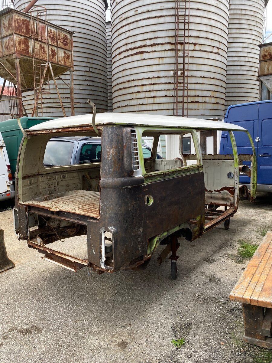 Volkswagen t2b karoséria - 18