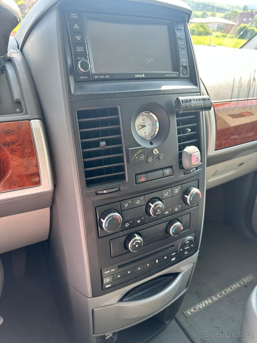 Chrysler Town Country 3,8 V6 148Kw BENZIN+LPG - 18