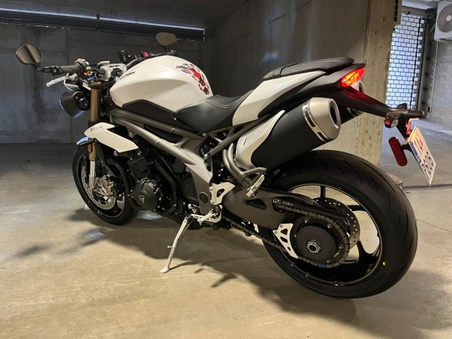 Triumph Speed Triple S - 18