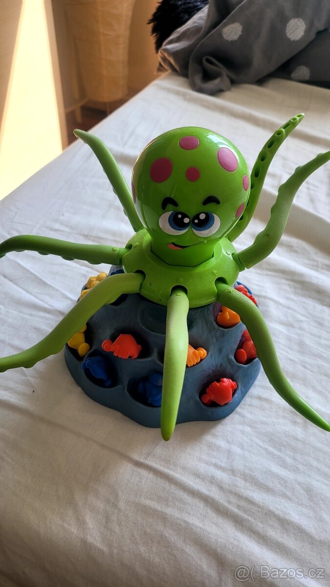 hracky,hry,knihy,boty,obleceni,boby,kolobezka vse dohromasy - 18