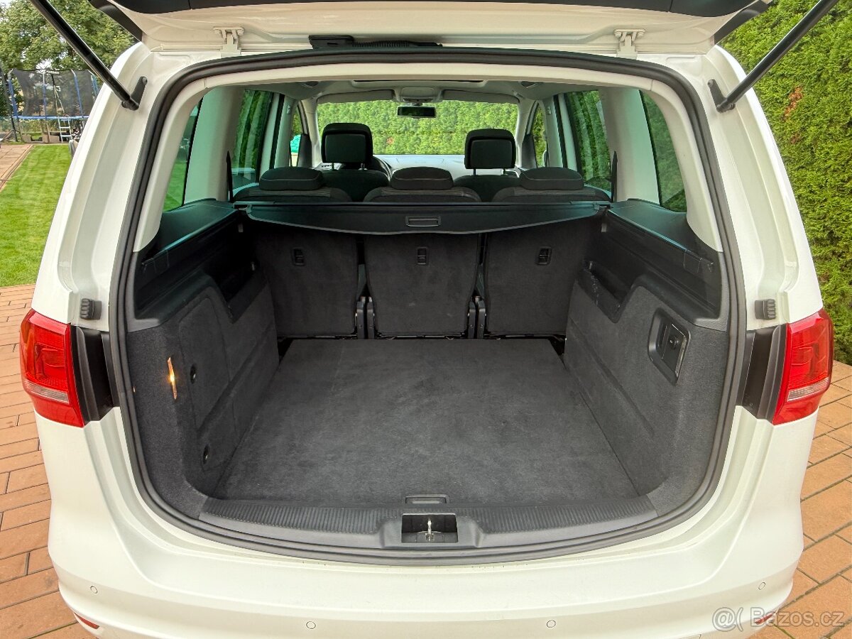 VW SHARAN 2.0 TDi DSG HIGH-L Panorama Webasto Bi-Xen /2014/ - 18