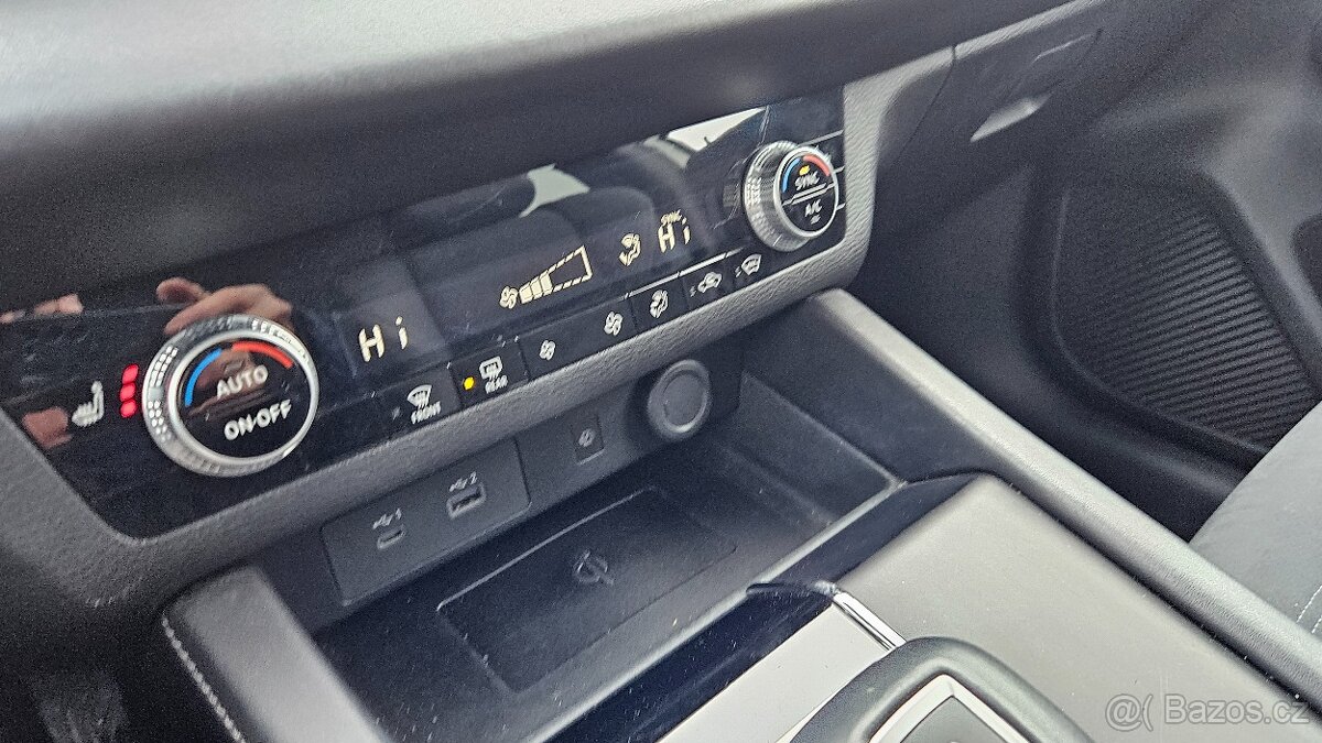 Outlander 2,4i Intense 7-míst. - 18