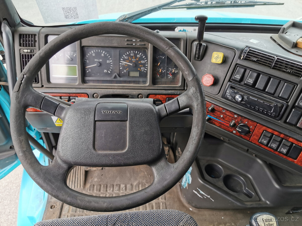 Prodám tahač návěsů VOLVO VVN EURO 3 retardér - 18