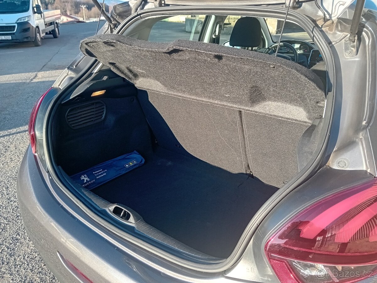 Peugeot 208 1.2i, 61kw, r.2018, naj. 44tis. Servis. - 18