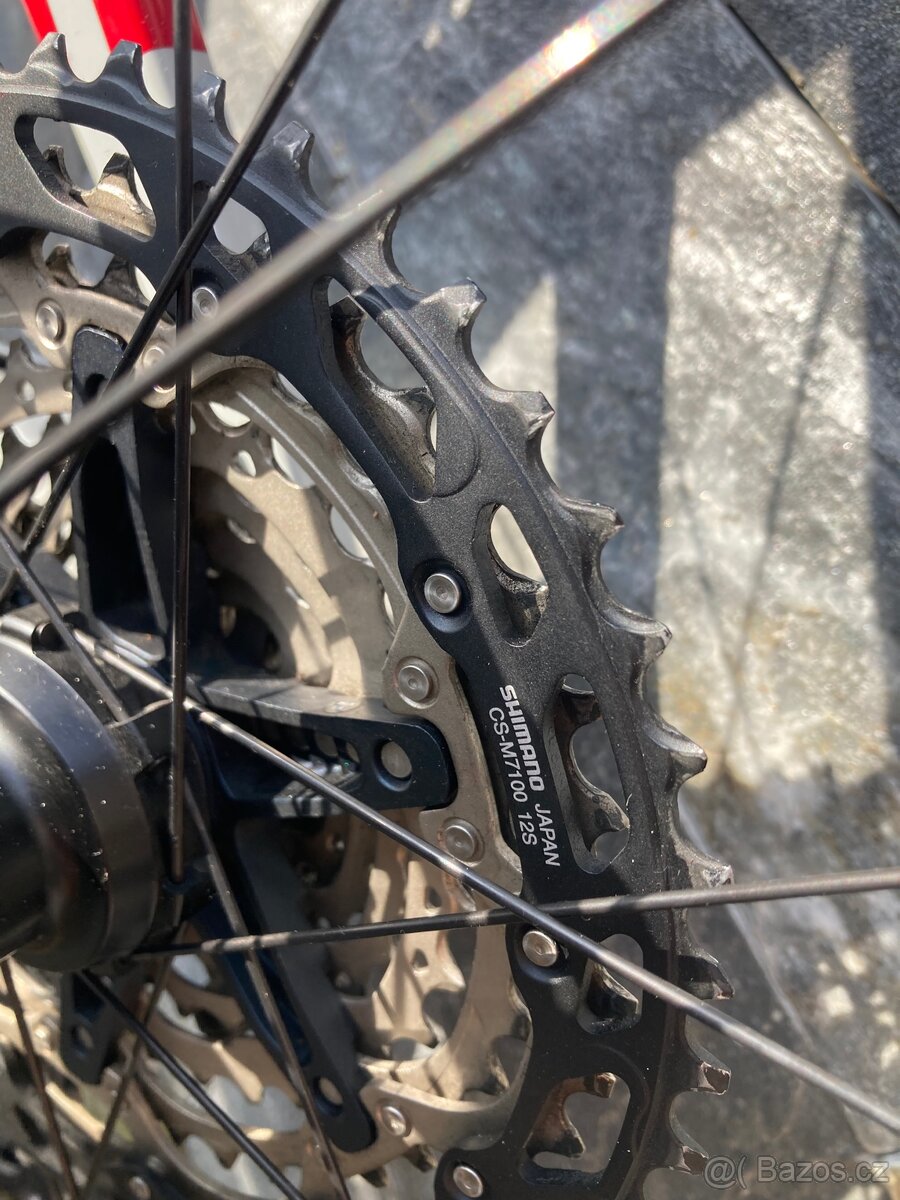 Celoopdpružené karbonové kolo - M rám - 18