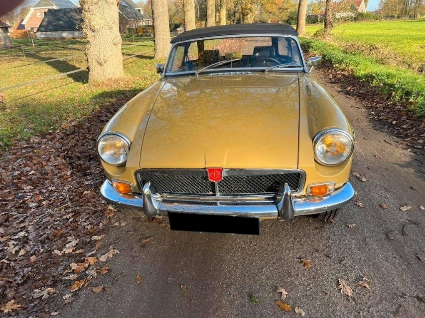 MG B Cabriolet z roku 1972 - 18