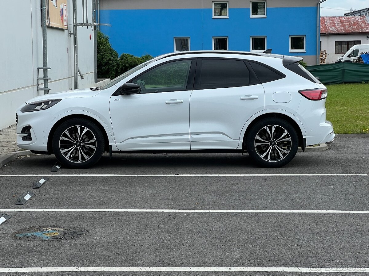 Ford Kuga ST LineX, 1,5 110kW, manuál. TOP STAV. NEBOURANÉ - 18