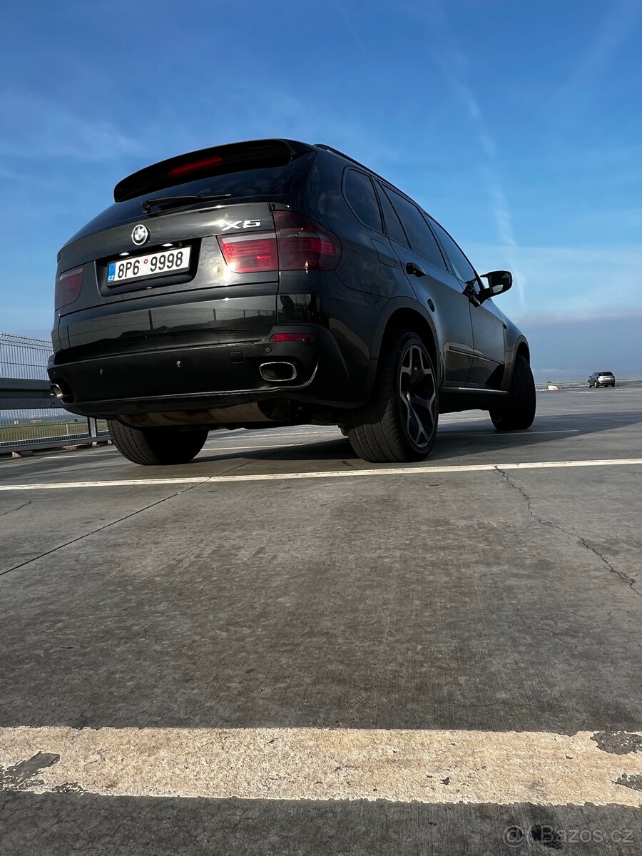 BMW X5 E70 4.8i | 2007 | MAX | 7 míst - 18