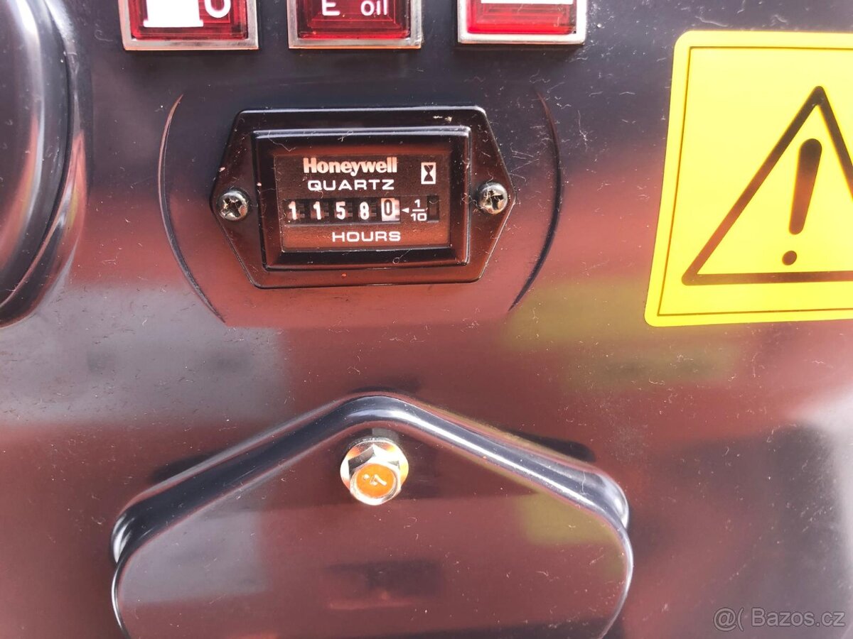 Minibagr Kubota U10 s nulovým přesahem zádě - 18