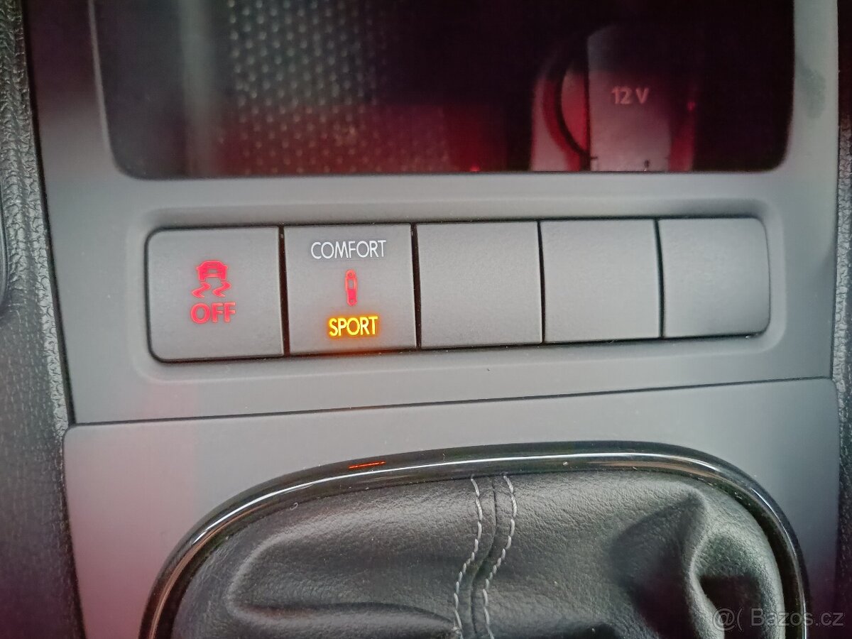 Volkswagen Scirocco R 265PS rok 2012, manuál - 18