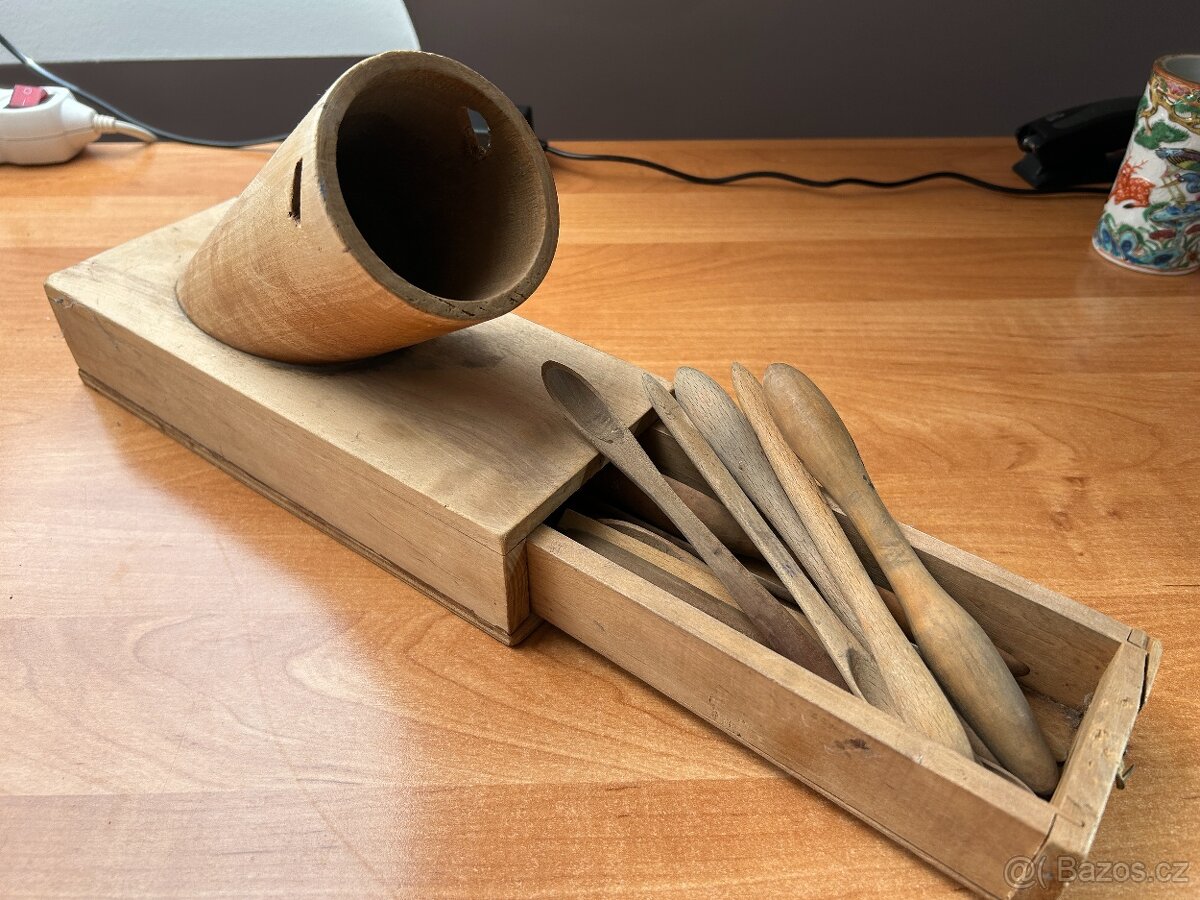 Sběratel nabízí staré lékárenské dózy - 18