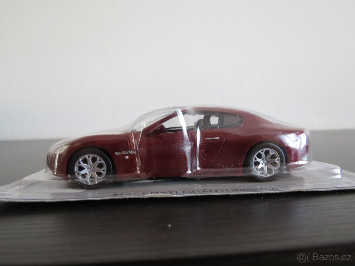 Autíčka modely Škoda, Tatra, Aston Martin, Maserati 1:43. - 18