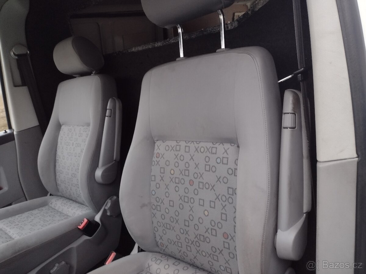 VW Transporter T5.1 2.0TDI - 18