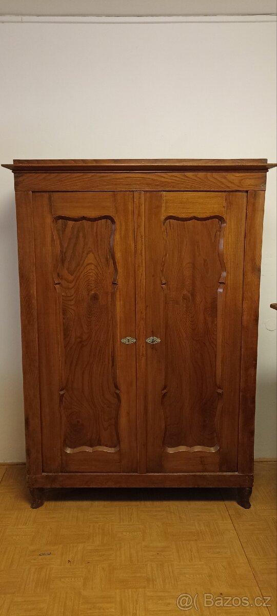 Starožitný nábytek - 18