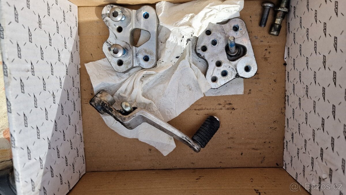 Prodám nahradní díly na Suzuki GSX-R 750 K7 - 18